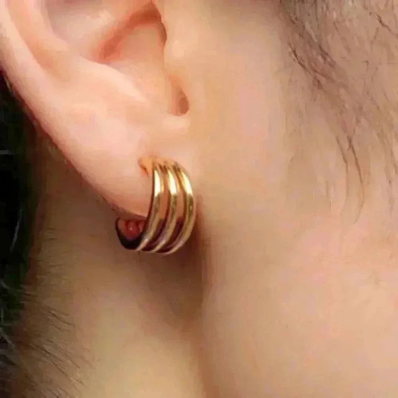 ๐๏ธ Stylish Minimalistic Hypoallergenic Dainty Elegant Triple C-Hoops Earrings - Picture 3 of 8